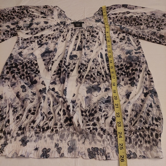 Simply Irresistible Black White Butterfly Pattern Top Flowy Lace Back Size PL - Picture 10 of 13